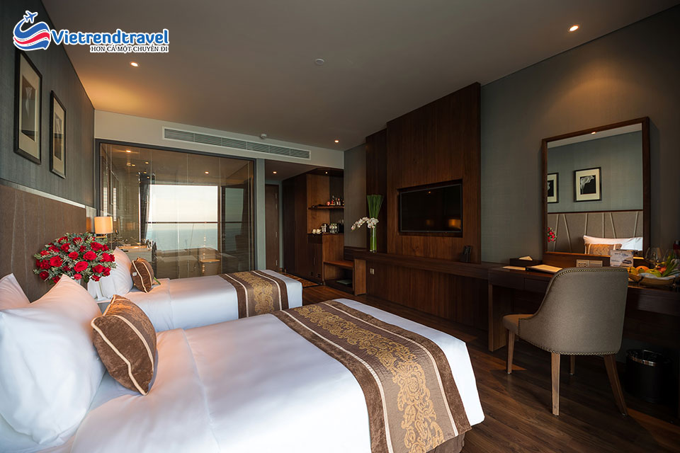 royal-beach-boton-blue-hotel-nha-trang-deluxe-ocean-vietrend-travel-1