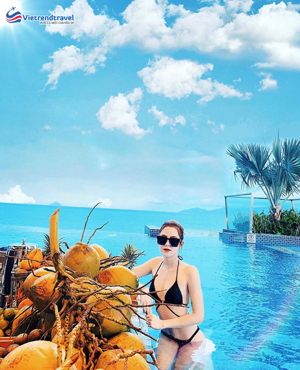 royal-beach-boton-blue-hotel-nha-trang-ho-boi-vo-cuc-vietrend-travel-5
