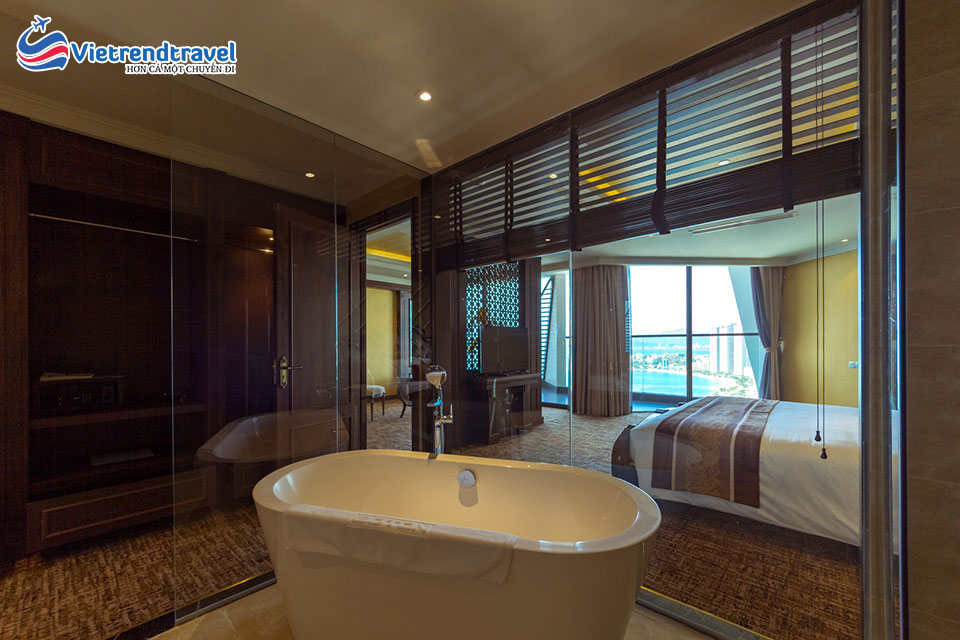 royal-beach-boton-blue-hotel-nha-trang-president-suite-vietrend-travel-7
