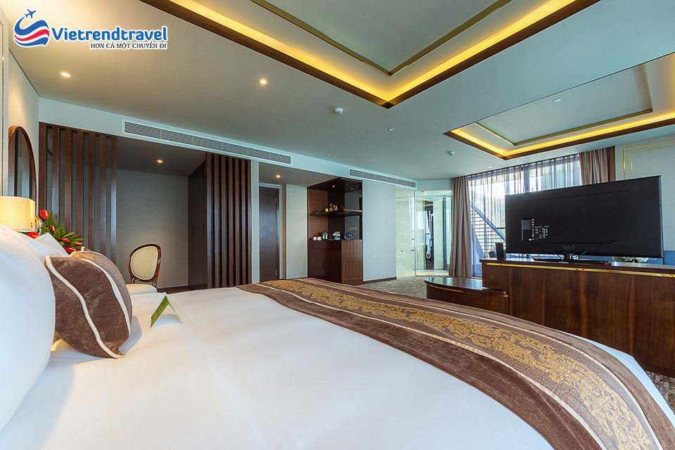 royal-beach-boton-blue-hotel-nha-trang-suite-vietrend-travel-3