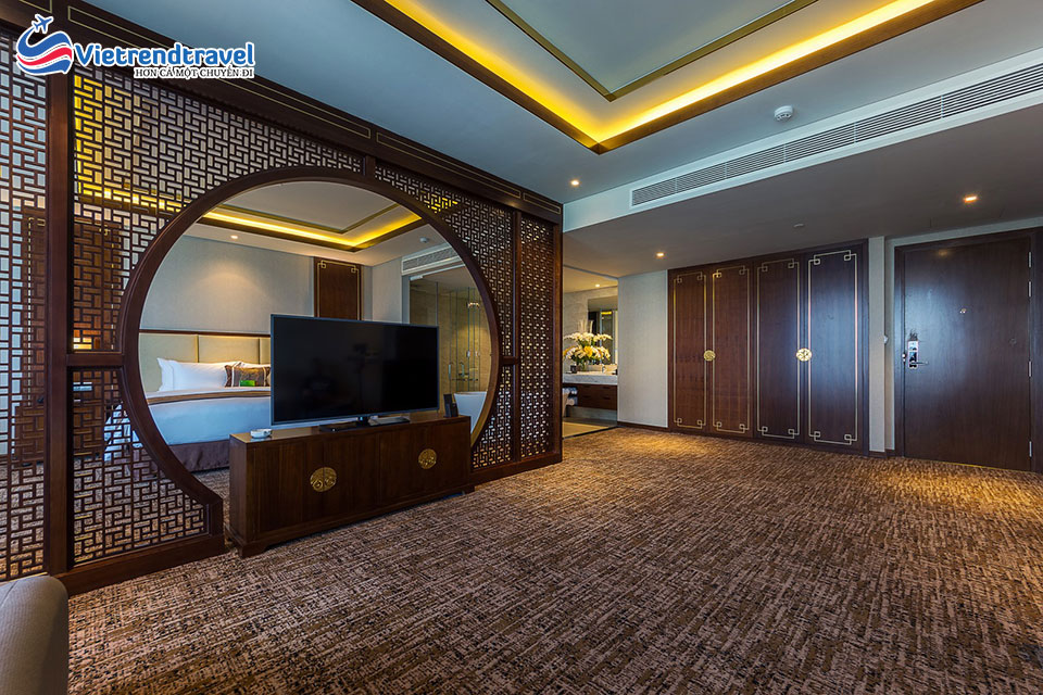 royal-beach-boton-blue-hotel-nha-trang-suite-vietrend-travel-8