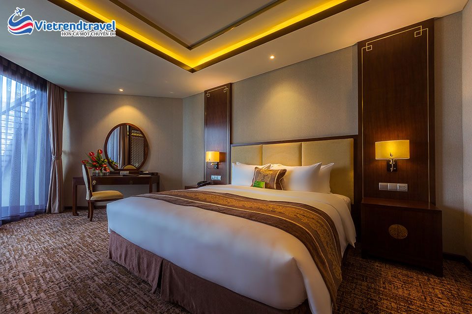 royal-beach-boton-blue-hotel-nha-trang-suite-vietrend-travel-9
