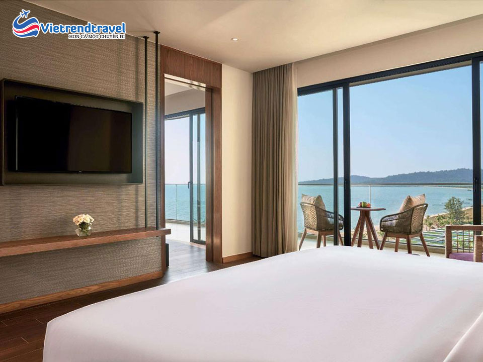 movenpick-resort-waverly-phu-quoc-sea-front-suite-room-with-balcony